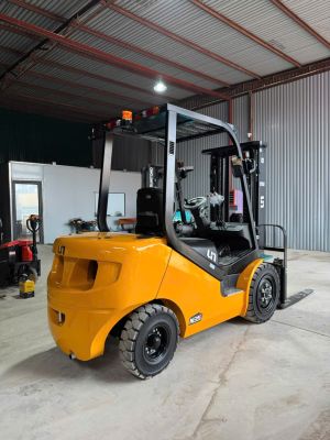Xe nâng dầu 3 tấn UN FB30