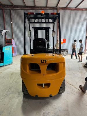 Xe nâng dầu 3 tấn UN FB30