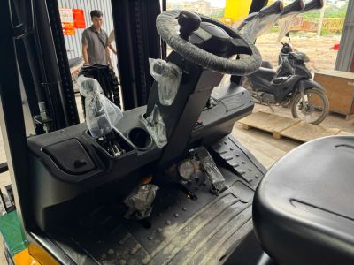 Xe nâng dầu 3 tấn UN FB30