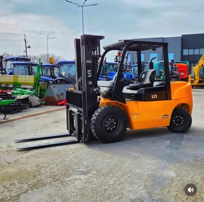Xe nâng dầu 5 tấn UN FD50