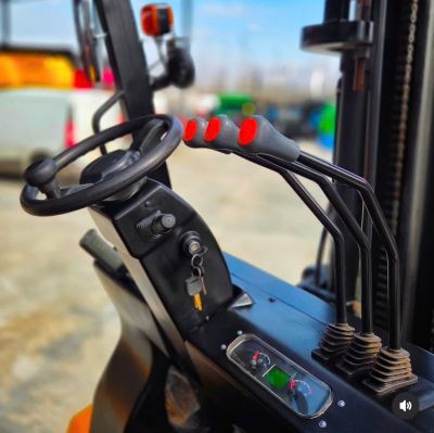 Xe nâng dầu 5 tấn UN FD50