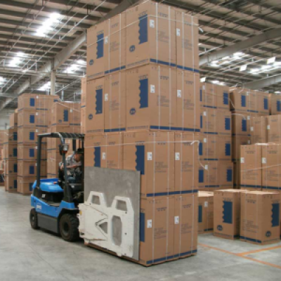 Xe nâng kẹp carton